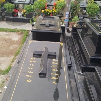 Đá bia mộ nguyên khối