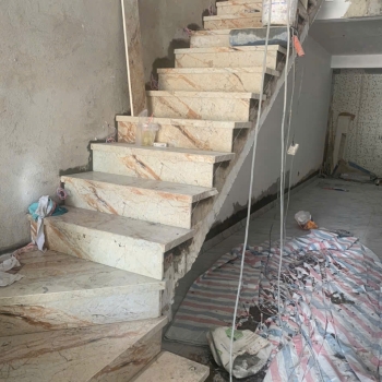Đá ốp cầu thang